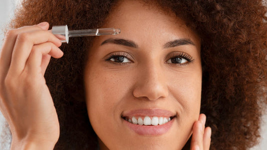 Emoliente: o que é, para que serve e como usar na sua rotina de skincare